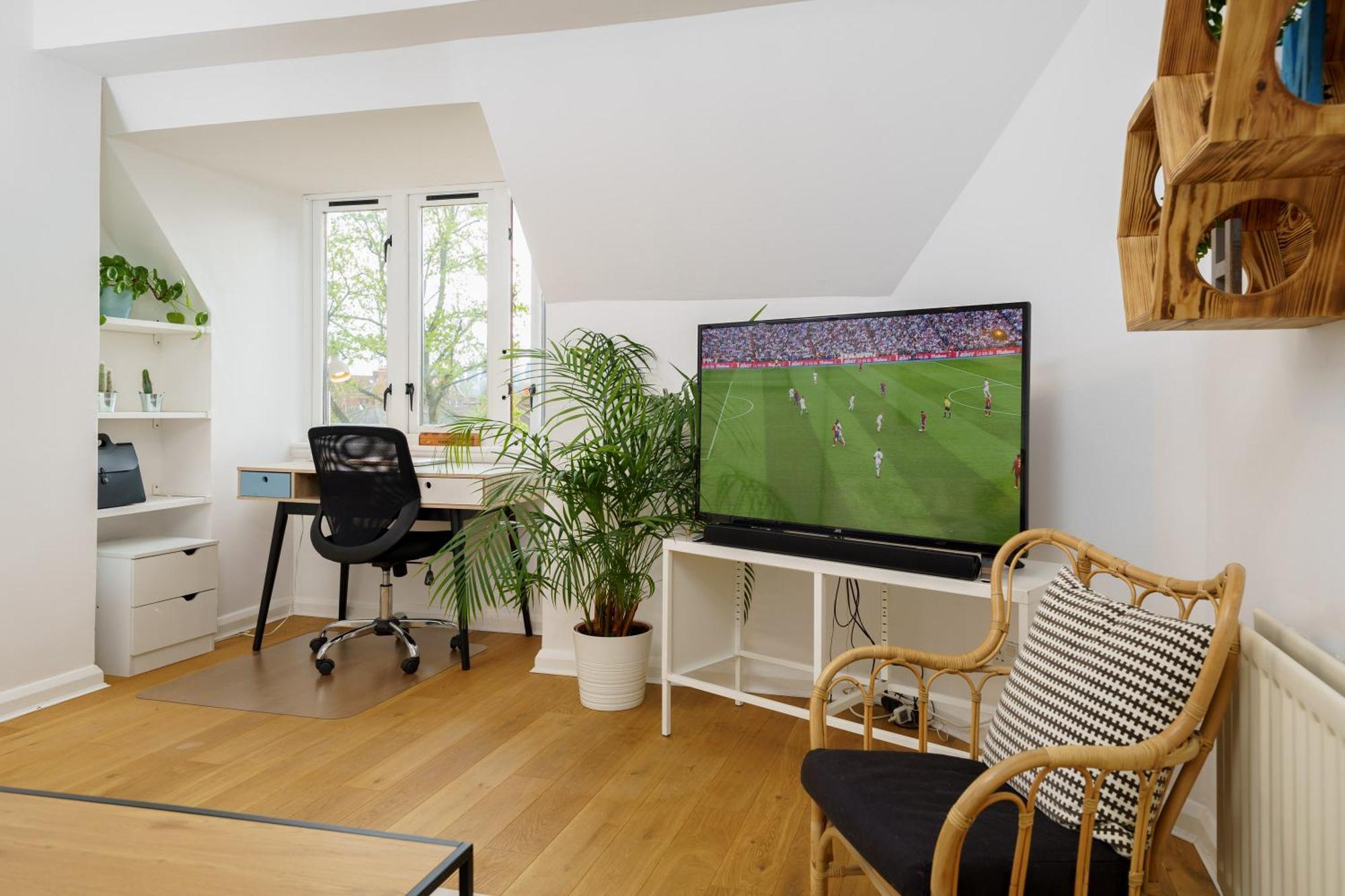 Lovely Apartment In Victoria Park Village 伦敦 外观 照片