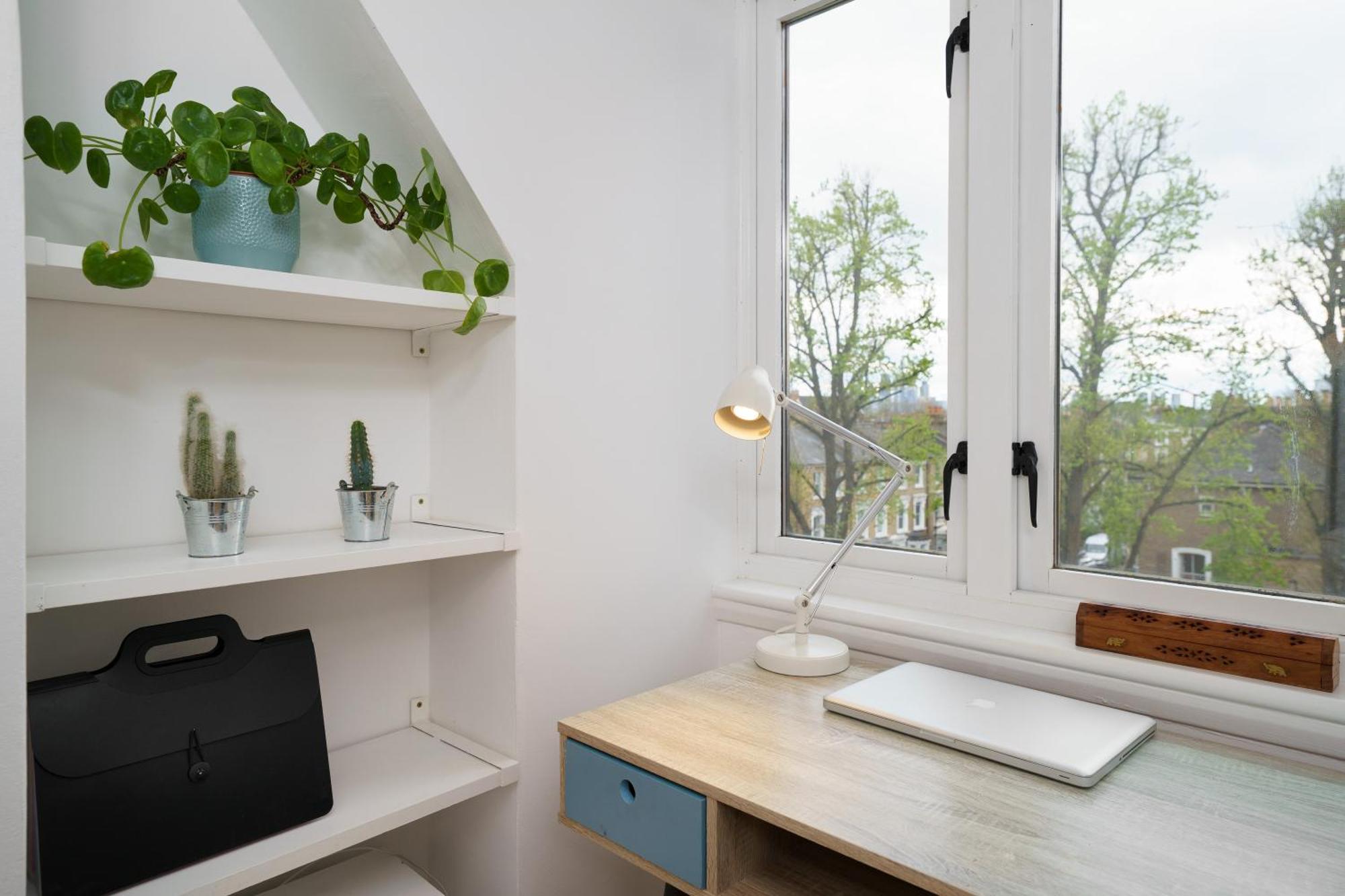 Lovely Apartment In Victoria Park Village 伦敦 外观 照片