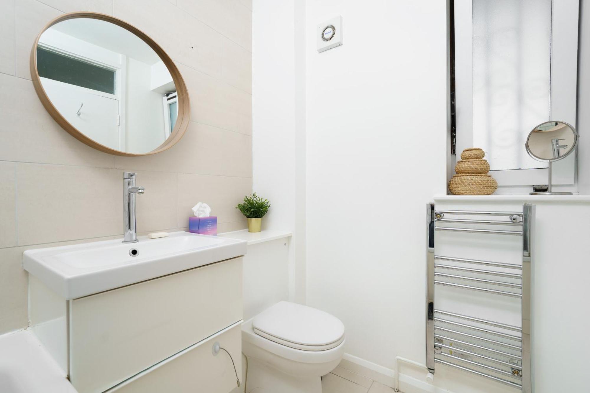 Lovely Apartment In Victoria Park Village 伦敦 外观 照片