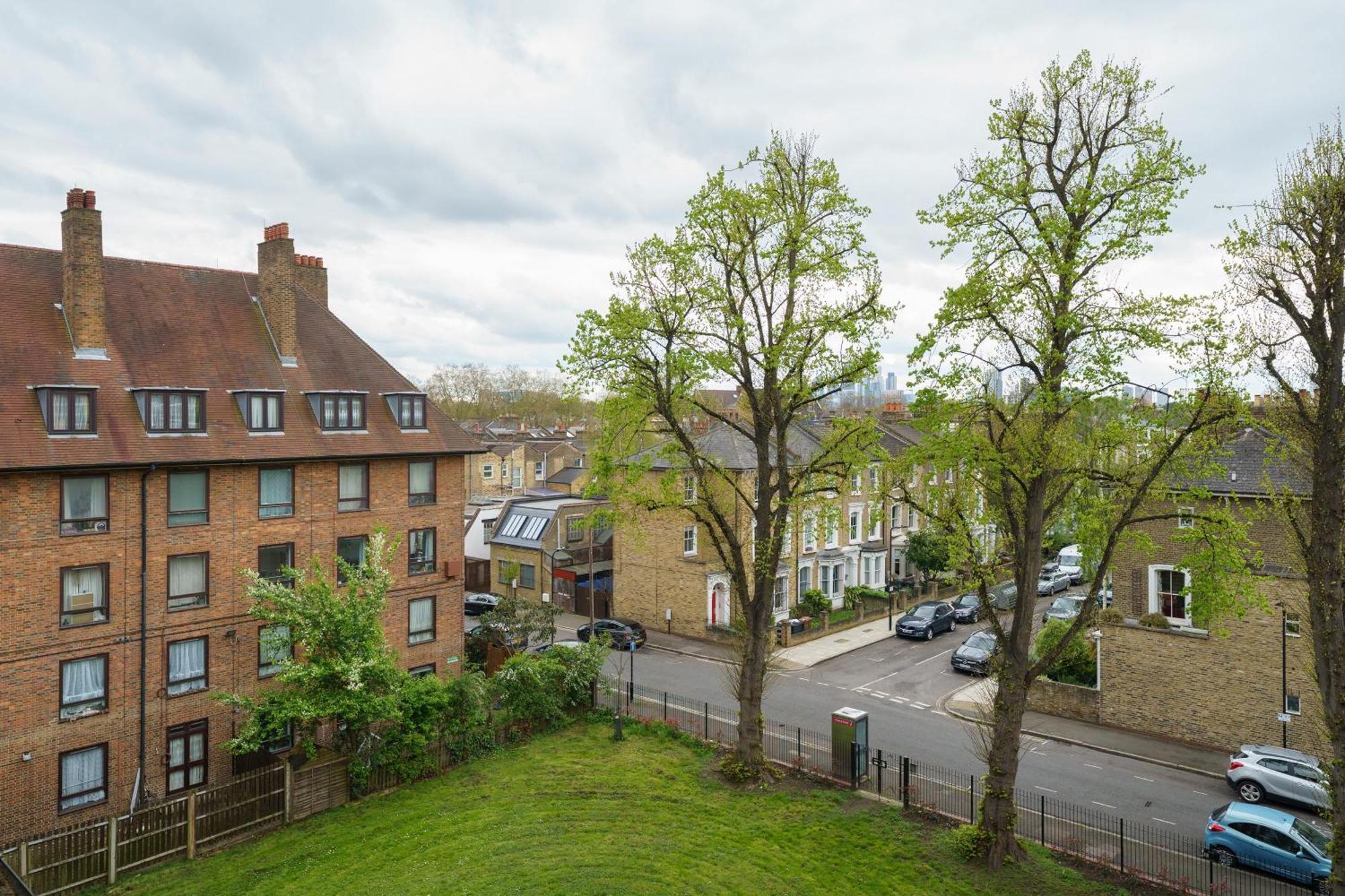 Lovely Apartment In Victoria Park Village 伦敦 外观 照片