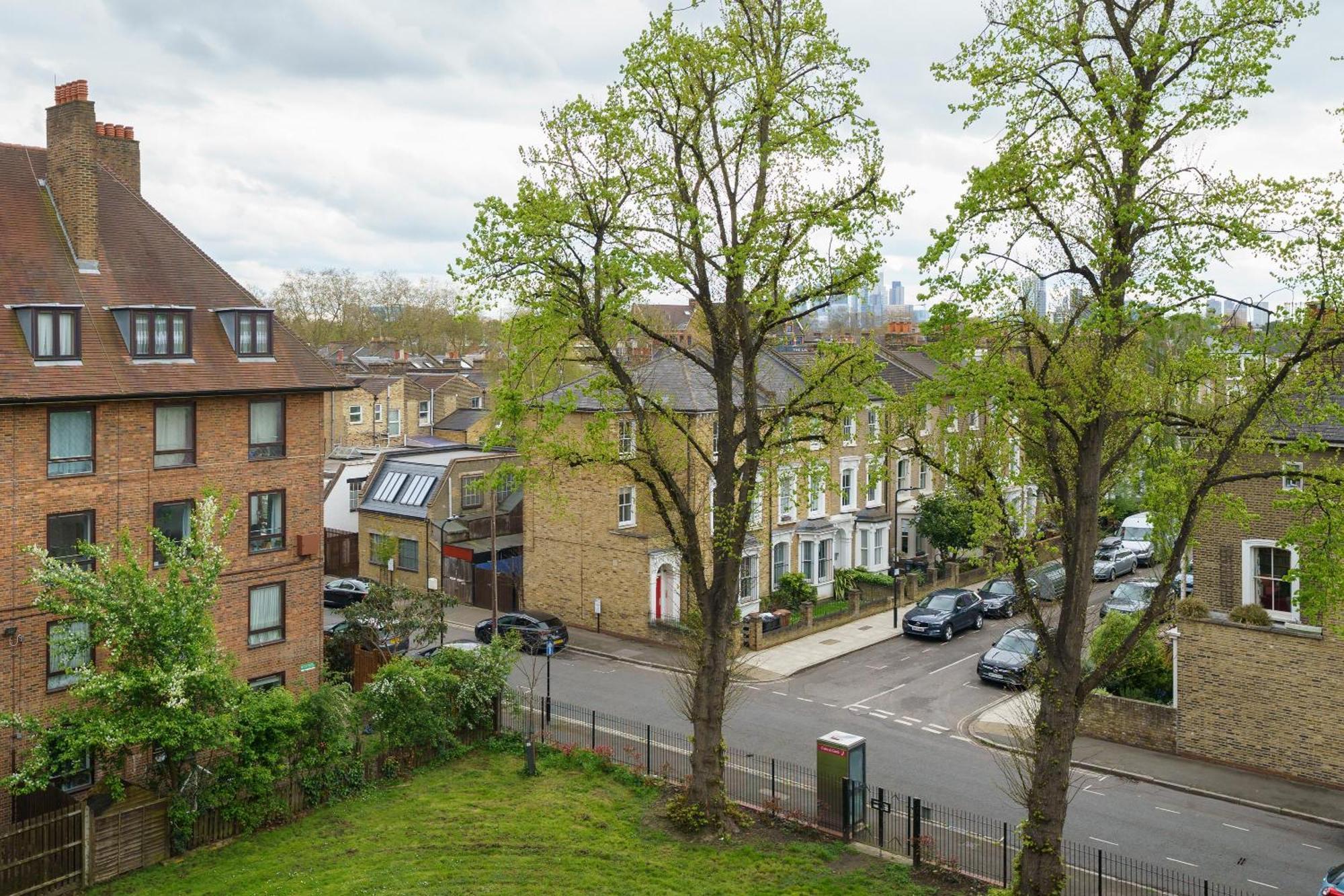 Lovely Apartment In Victoria Park Village 伦敦 外观 照片